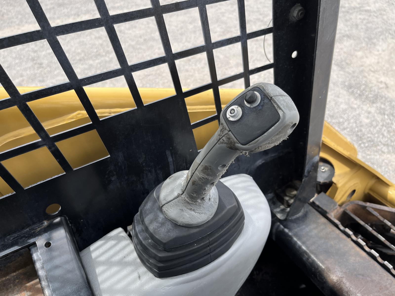 ./imagenes/INVOICE/2019/17484/MINICARGADOR CATERPILLAR 226B (14).JPG